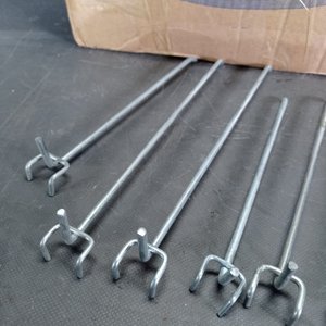 Más de 140 perchas en metal para exhibir en diferentes formas y tamaños.  - imagen 4