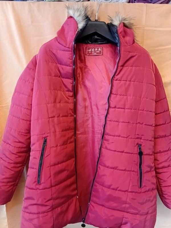 Camperón con Capucha marca AI ER YING según grifa talle XXXL - imagen 2