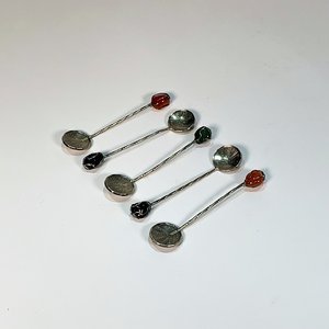 Lote anterior: Juego de 5 Cucharitas Decorativas con Monedas de 2 Pesos Uruguayos y Piedras de Colores