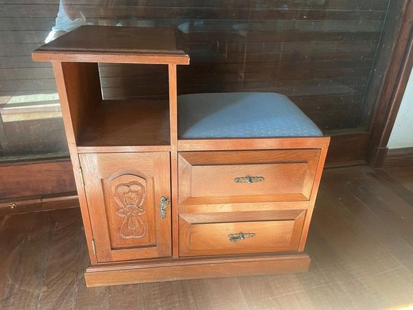 Mueble telefonero antiguo en Cerejeira - Madera Maciza - imagen 1