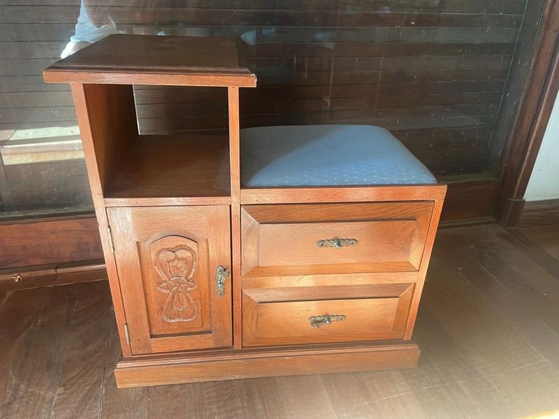 Mueble telefonero antiguo en Cerejeira - Madera Maciza