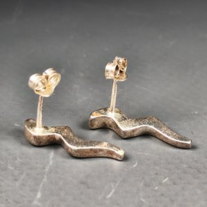 Par de Caravanas de Plata con Diseño Ondulado - imagen 4
