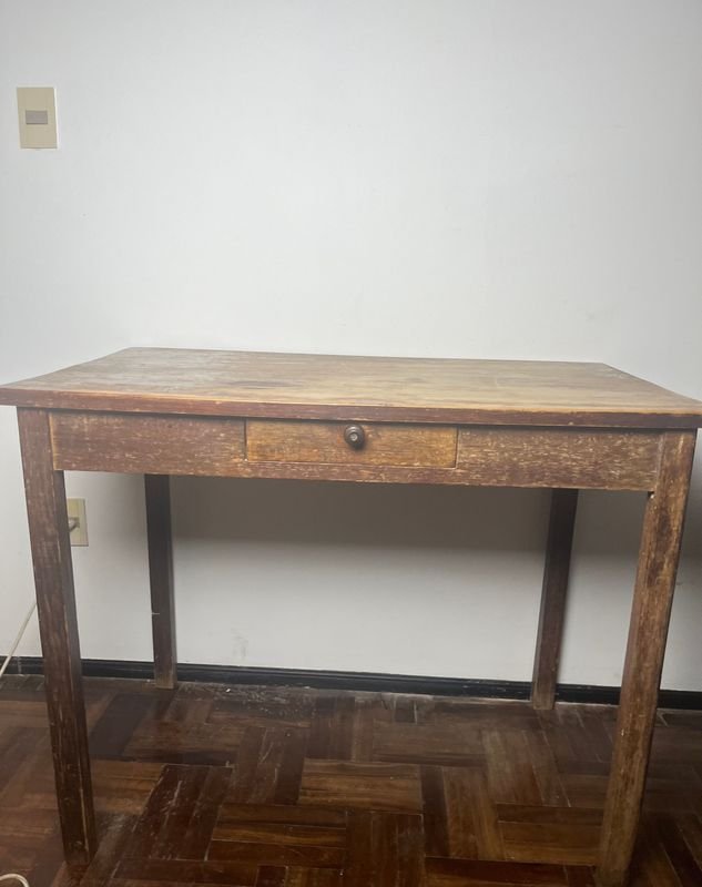 Lote siguiente: Mesa de cocina en madera