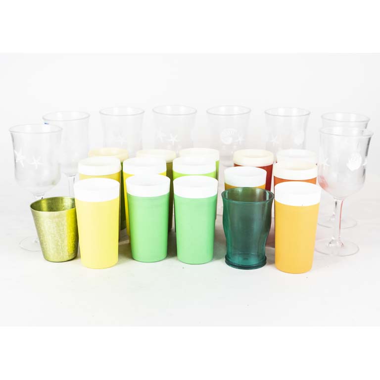 Lote de vasos y copas varios  de acrilico y plastico 