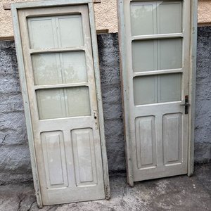 Lote anterior: Dos Puertas de Madera con Postigones, Marcos y Llaves
