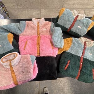 Lote siguiente: Camperas de Niños de Abrigo de Felpa Colores Pastel