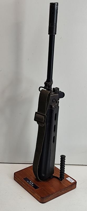 Exhibidor para Bayoneta Fusil FAL Inutilizado