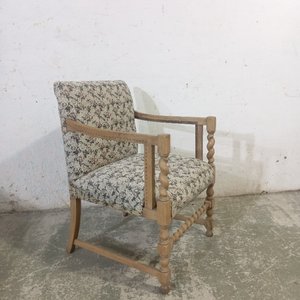 Sillón Estilo Jacobiano con Estructura de Madera Torneada y Tapizado Floral - imagen 4
