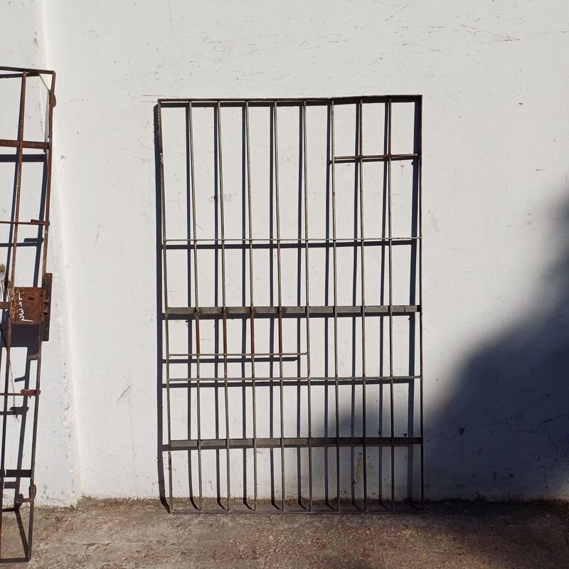 Lote siguiente: Puertas de varilla metálica para construcción