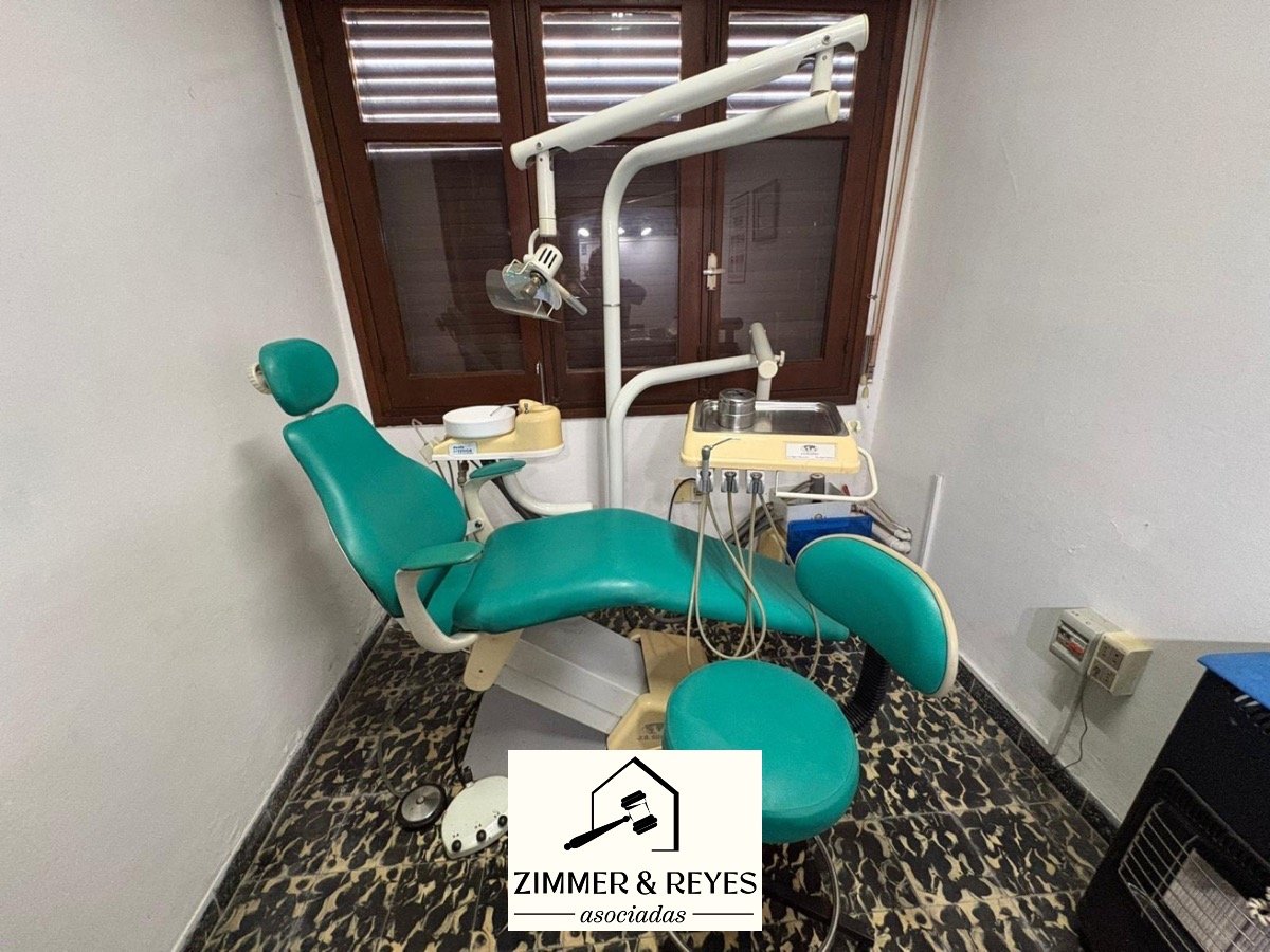 Sillón Odontológico Completo con Unidad de Trabajo y Banqueta Auxiliar