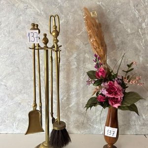 Set de Bronce para Estufa y Florero de Madera con Flores Artificiales - imagen 2