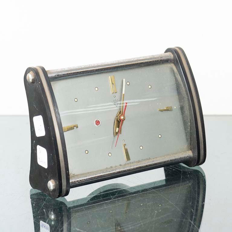 Lote anterior: Reloj chino analógico con detalles en rojo