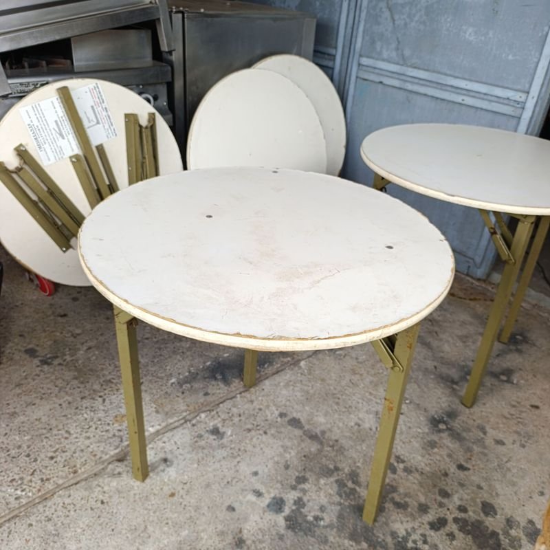 Mesa para eventos con patas de hierro plegables y tapa en MDF - imagen 5