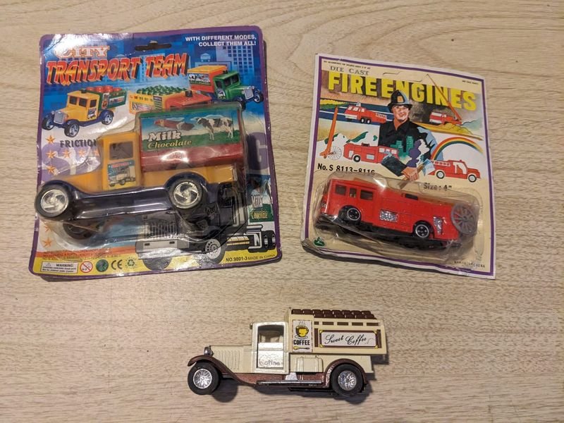 Juguetes de plástico y metal - imagen 2