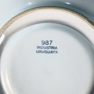 Once Tazas de Losa Blanca con Decoración Floral Azul y Ocho Platillos - imagen 3