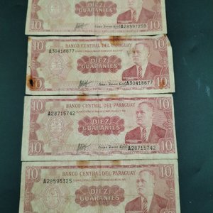 Lote anterior: 4 Billetes de 10 Guaraníes de Paraguay