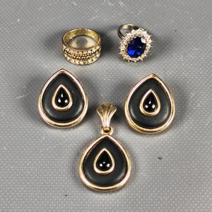 Lote anterior: Juego de Joyas: Dije y Caravanas Diseño Gota, Anillos Talla 19 y 20