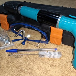 Remachadora/Clavadora para Fulminantes con Accesorios en Caja - imagen 4