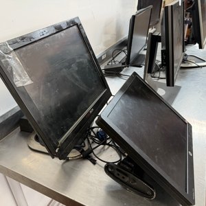 Seis Monitores de Computadora (Dos con Averías) - imagen 4