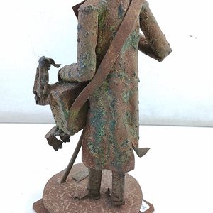 Escultura de Hierro 'Chilindro': Hombre con Grabador y Pipa - imagen 6