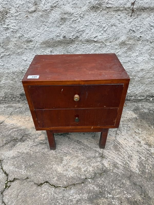 Mesa de Luz de Madera con Dos Cajones