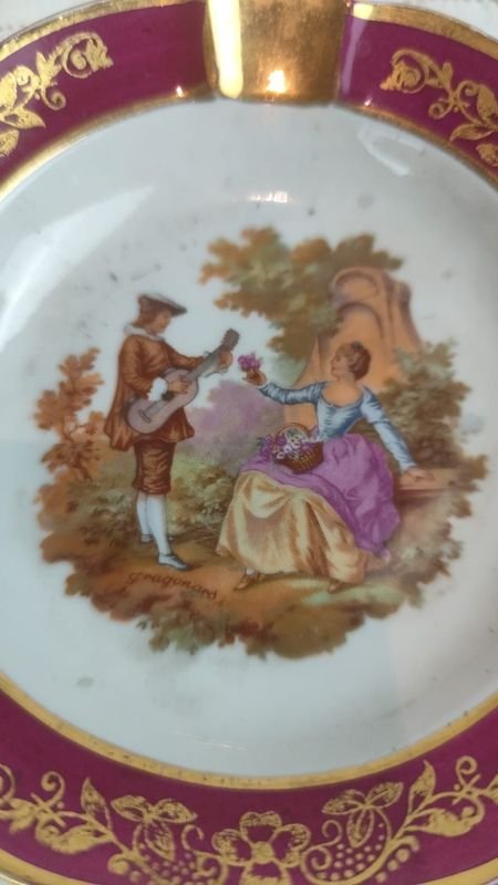 Cenicero Limoge con pintura de dos figuras - imagen 2