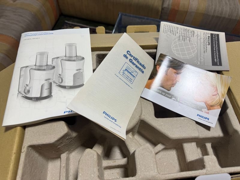 Juguera Philips en su caja original con manuales - imagen 7