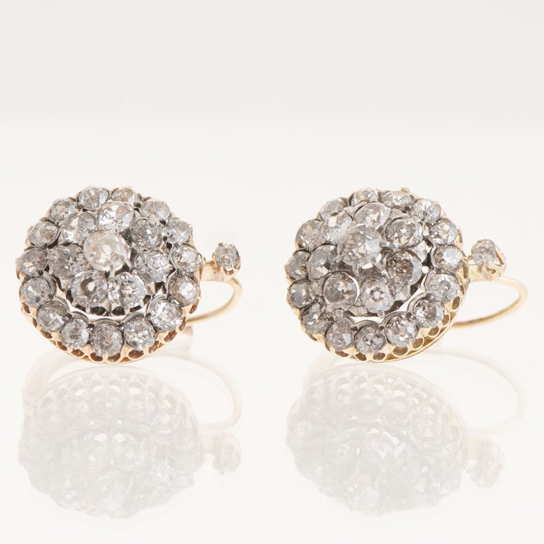 Pare de aretes de oro con brillantes - imagen 2