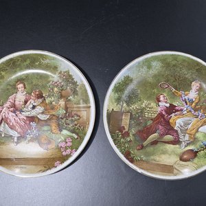 Lote siguiente: Par de Platos Decorativos de Porcelana Francesa con Escenas Galantes