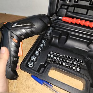 Atornillador Recargable Lithium Screwdriver 3.6V con Accesorios y Valija - imagen 2
