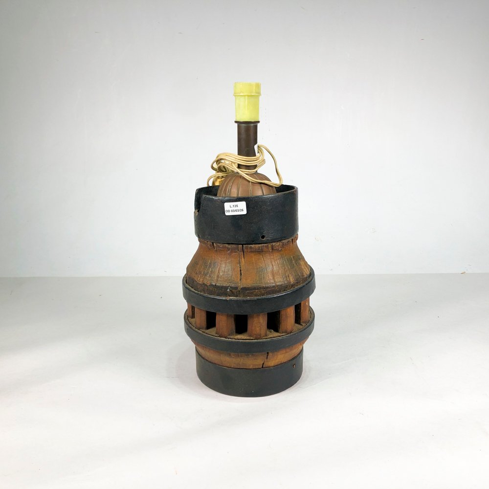 Lote anterior: Lámpara de sobremesa tipo rueda de carro de 39 cm