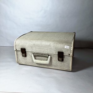 Máquina de Coser Husqvarna Modelo 21E con Pedal y Estuche - imagen 4