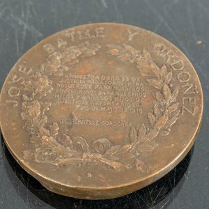 Moneda Conmemorativa de Bronce José Batlle y Ordóñez - 7 cm - imagen 2