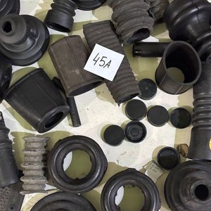 Lote de Fuelles y Mangueras de Goma para Automotor - imagen 5
