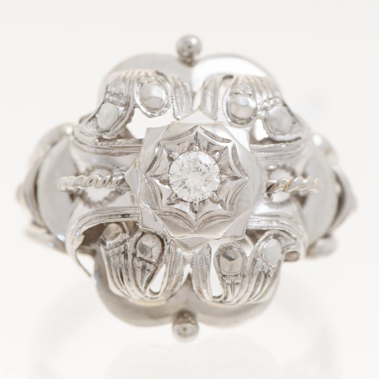 Lote anterior: Anillo de oro con brillantes