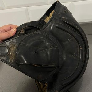 Lote anterior: Casco de Aviación Antiguo de Cuero Original