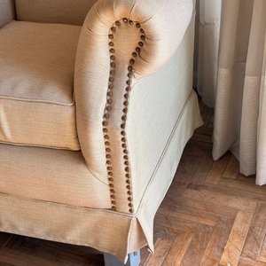 Sillón de un cuerpo con tachas, impecable - imagen 4