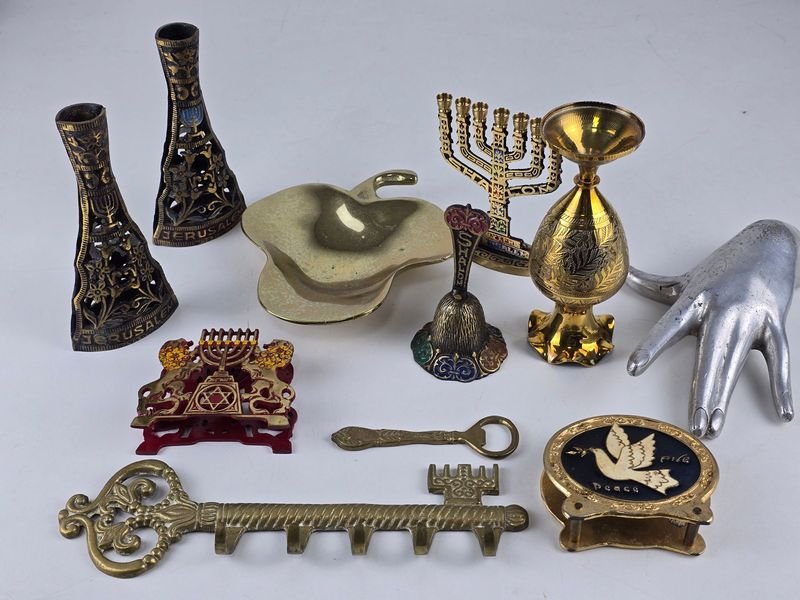 Lote de Piezas Decorativas con Motivos de Jerusalén y Judaísmo