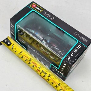Réplica Burago Mercedes AMG W15 George Russell 1:43 con Piloto - imagen 4
