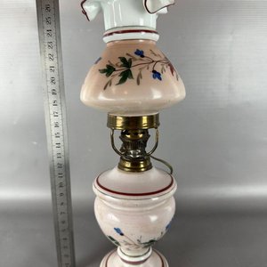 Lámpara de mesa antigua estilo francés en opalina con flores pintadas a mano - imagen 5