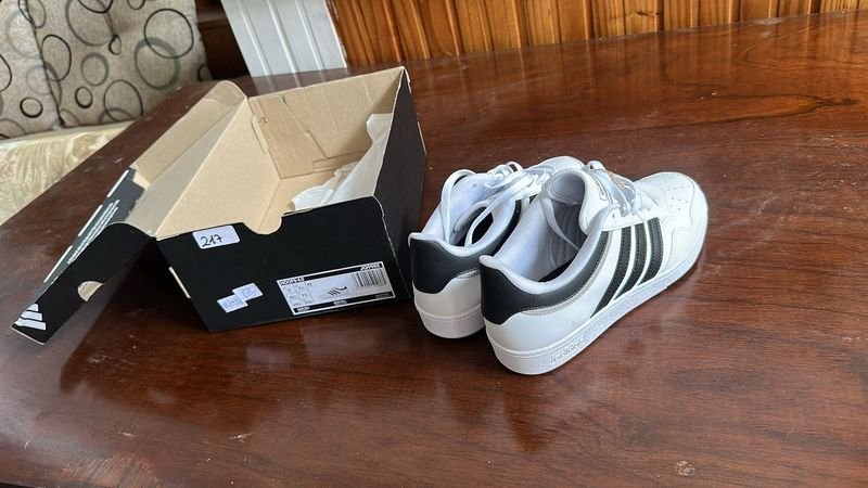 Lote siguiente: Zapatillas Adidas Superstar en buen estado