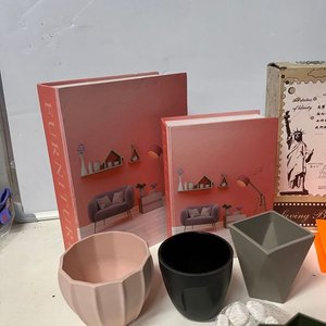 Lote de 12 piezas: Macetas, Estatuas de la Libertad, Cajas y Chapa Decorativa - imagen 7