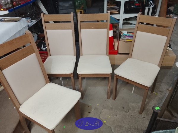 Juego de 4 Sillas de Madera con Tapizado Claro