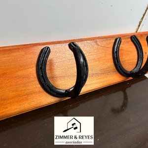Perchero de Madera con Herraduras - imagen 3