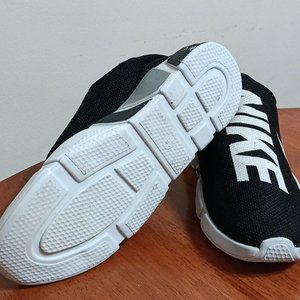 Championes Nike Negros Talle 36 Sin Uso - imagen 4