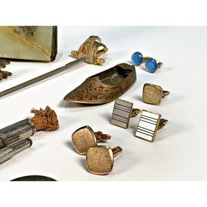 Lote de Encendedores, Gemelos, Abrecarta Espada, Figura Religiosa y Más - imagen 4