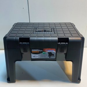 Banqueta Plástica Negra Plegable con Compartimento Organizador ARQPLAST - imagen 3