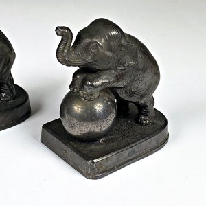 Par de sujetalibros de metal con elefantes y esfera - imagen 3