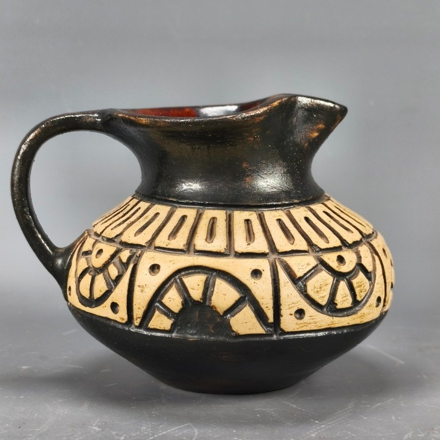 Jarra cerámica decorada con diseños en relieve - imagen 4