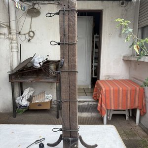 Lote anterior: Lámpara Artesanal de Madera y Hierro Forjado